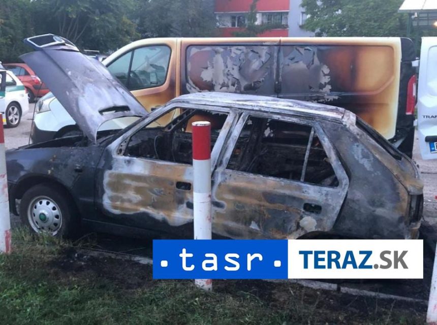 Horiace auto na parkovisku v Bratislave
