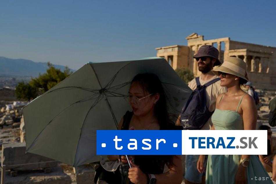 Horucavy cez vikend pretrvaju poziary hrozia v Grecku