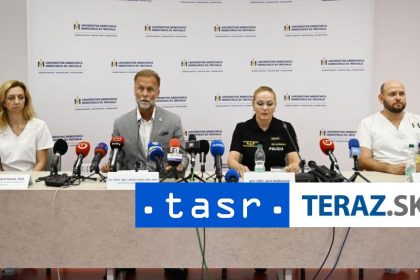 Kuzela V nadobe na kolonoskopiu bola zmes vody a formaldehydu