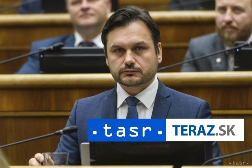 Opozicia na piatok iniciovala mimoriadny vybor k zachrankam