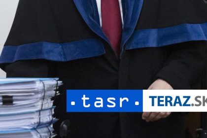 Starsi brat hudobnikov z Oasis obvineny zo znasilnenia