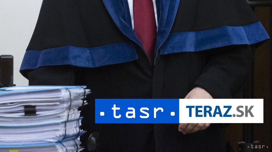 Starsi brat hudobnikov z Oasis obvineny zo znasilnenia