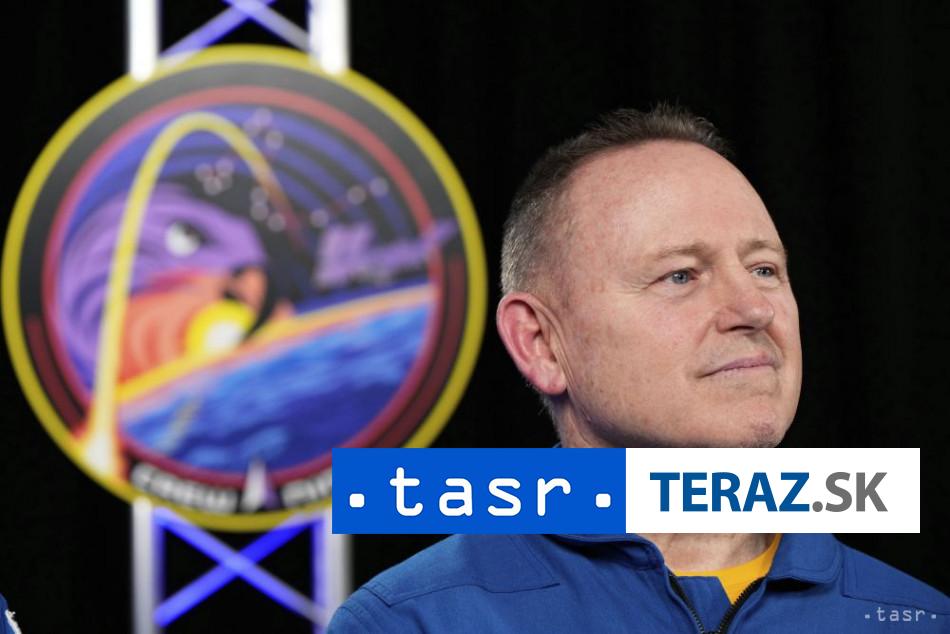 Astronaut NASA ktory uviazol vo vesmire odchadza do dochodku