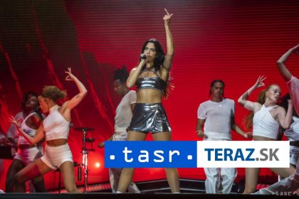 Britska spevacka Dua Lipa ziskala kosovske obcianstvo