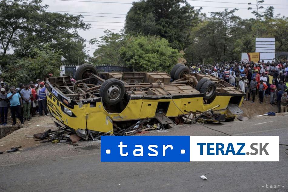 CESTOVALI Z POHREBU Nehoda autobusu si vyziadala najmenej 21 obeti