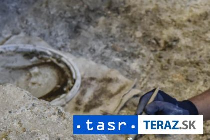 Irak zacal vykopavat tela z masoveho hrobu IS