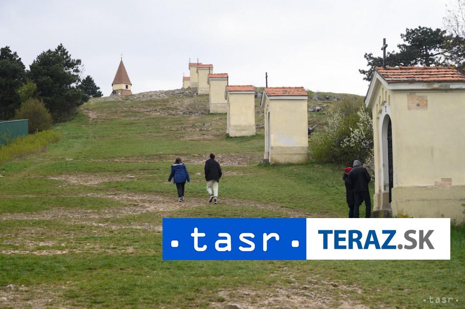 Na nitrianskej Kalvarii sa zidu veriaci na puti