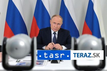 Trump privita Putina pri jeho lietadle na Aljaske