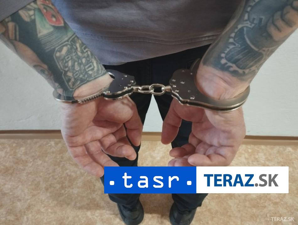 V Britanii zadrzali pravicoveho aktivistu za utok