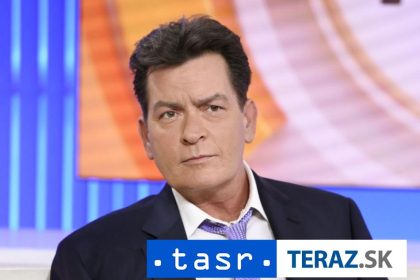 Charlie Sheen suknickar z Dva a pol chlapa ma 60 rokov