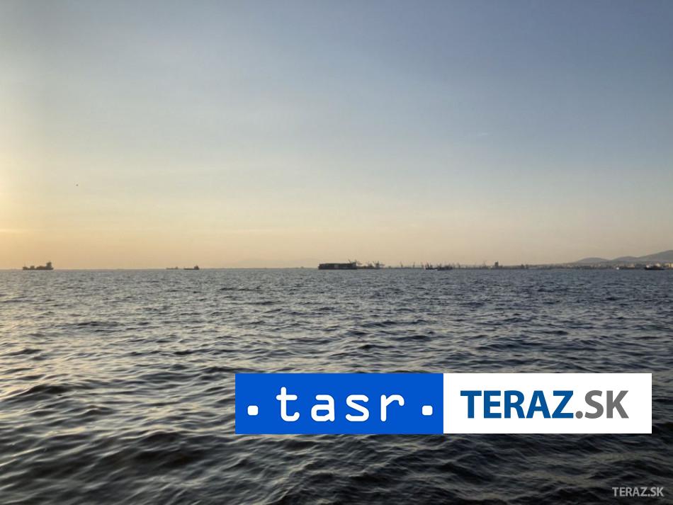 Cinska najnovsia lietadlova lod preplavala cez Taiwansky prieliv