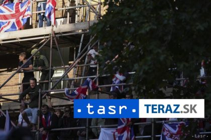 Na krajne pravicovy protest v Londyne prislo vyse 100 000 osob