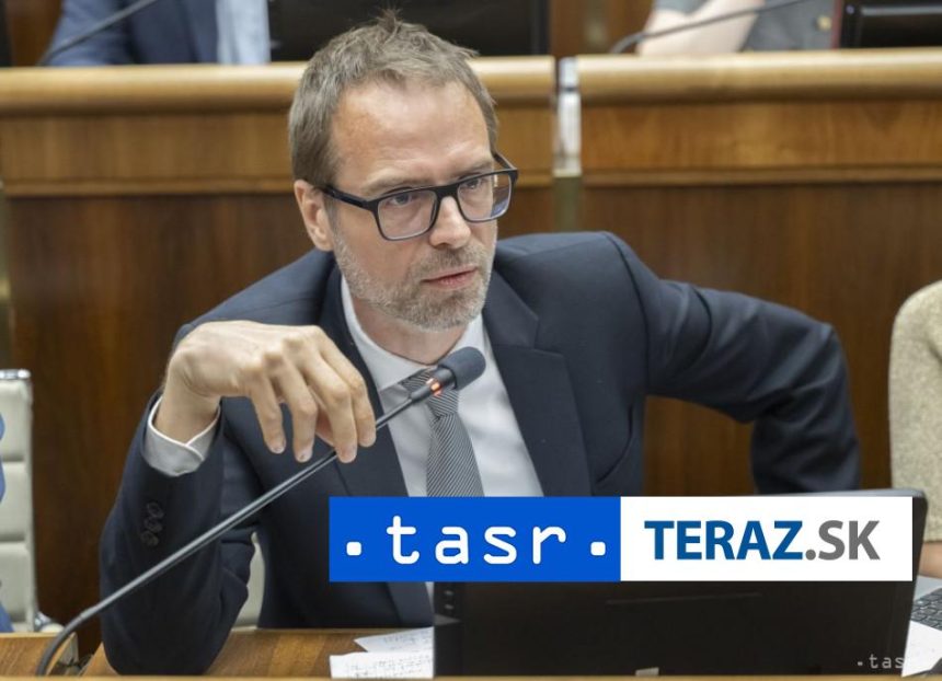 Opozicia vycita vlade ze sa nezaoberala analyzou vakcin