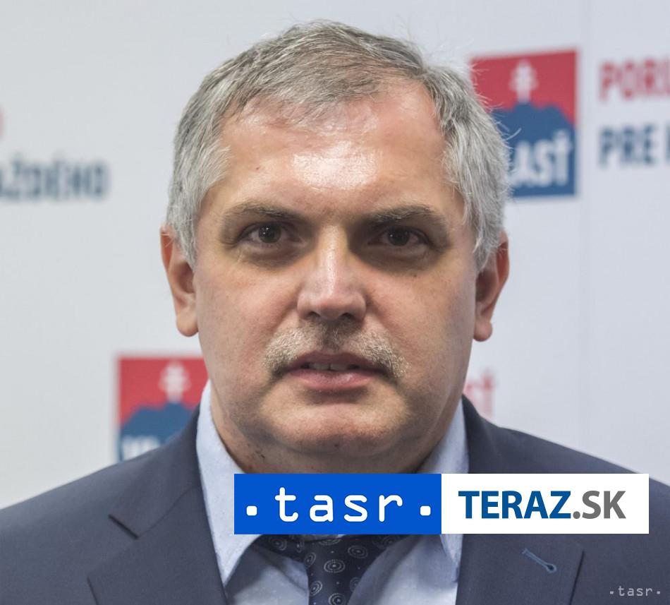 Predsedom poslaneckeho klubu SNS je Michelko
