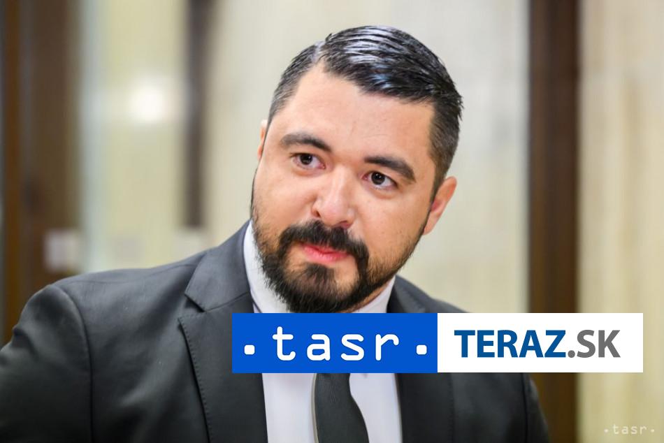 Prezident nevidi dovod na kroky proti sefovi SIS