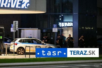VIDEO V BRATISLAVE OBJAVILI BOMBU EVAKUACIA ULICI