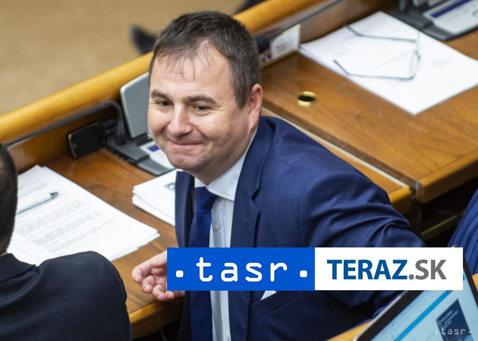 M Kery Napriek tvrdej konsolidacii zostal zachovany socialny standard