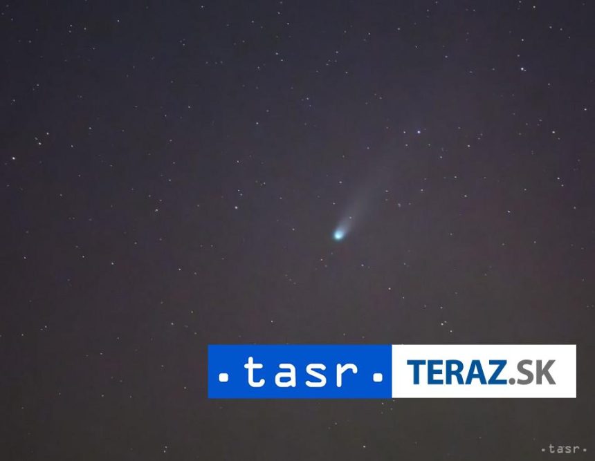 NASA zverejnila fotografiu komety nad Vysokymi Tatrami