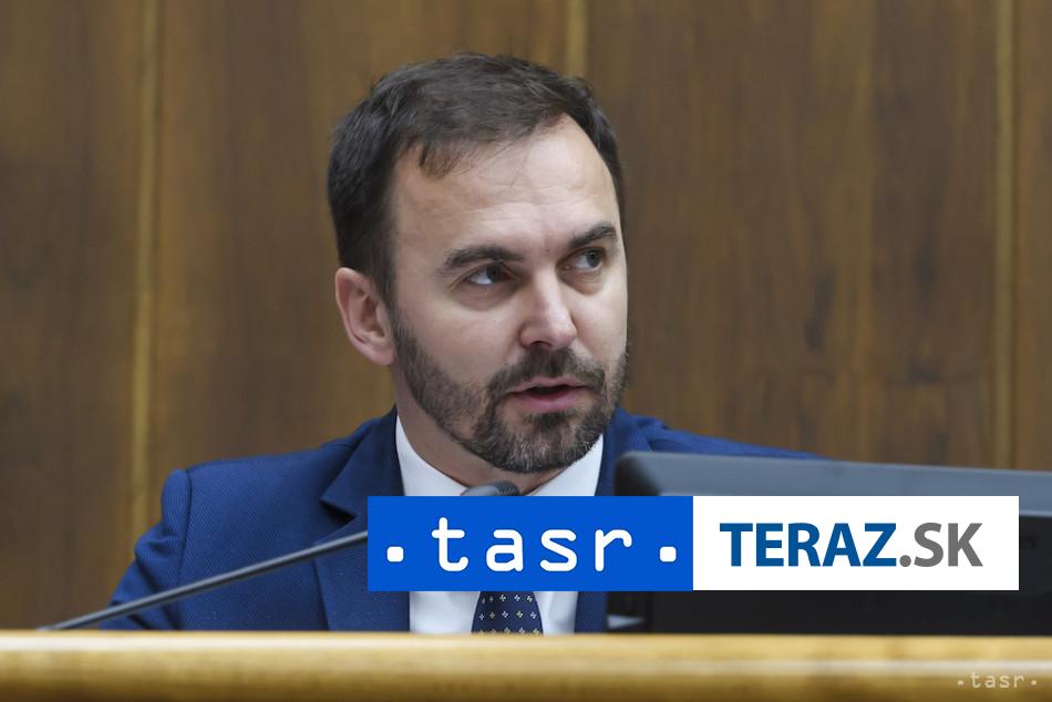 Opozicia namieta presun jej navrhov hovori o posliapavani demokracie