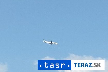 Pre poziar baterie v batozine muselo lietadlo pristat v Sanghaji