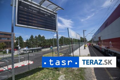 Pred mestskym uradom v Liptovskom Hradku umiestnili elektronicku tabulu