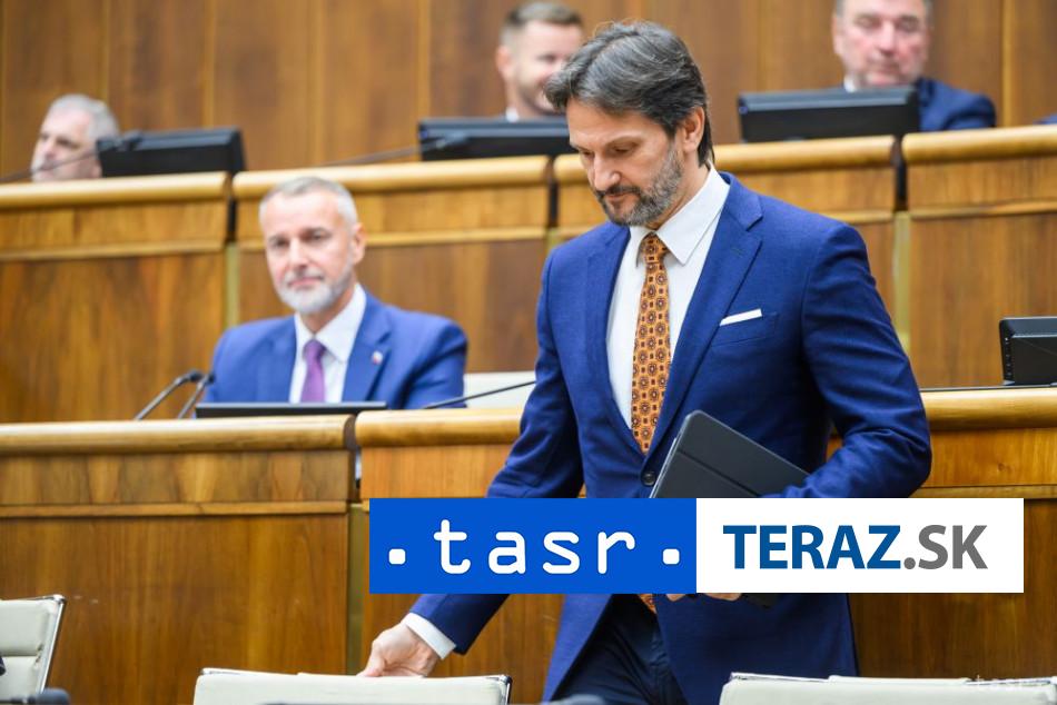 R Kalinak hovoril o nerespektovani ustavy STS