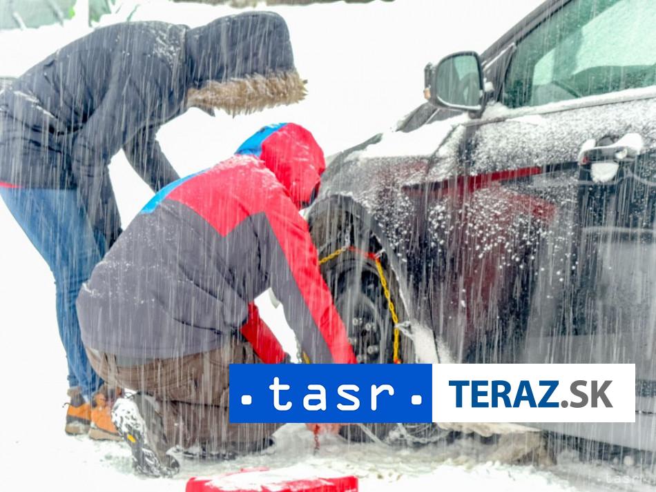 Cesty su vacsinou zjazdne pozor na hmlu a vyliaty Hron