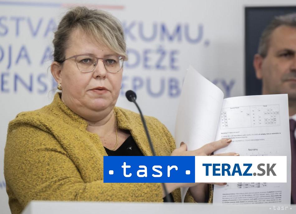 Hlavnou skolskou inspektorkou zostava A Stofkova Dianovska