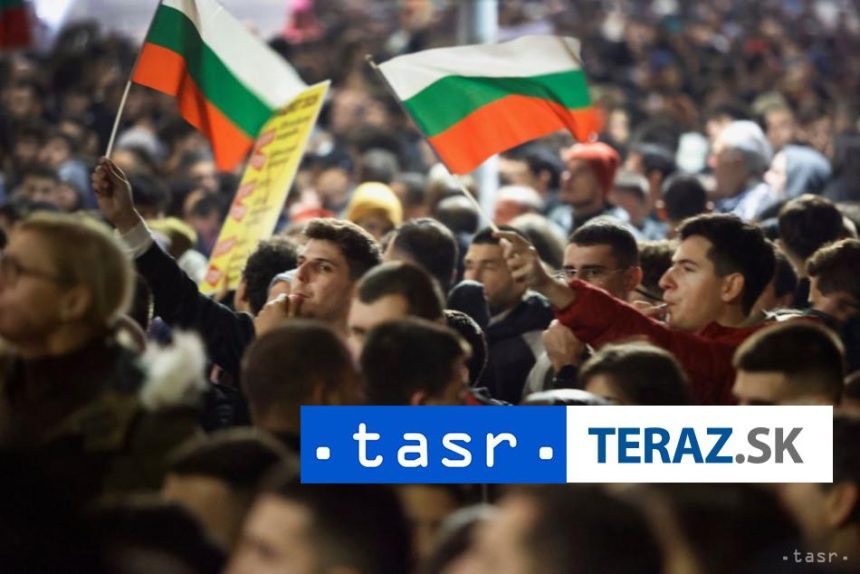 Ludia v Bulharsku protestovali pred parlamentom proti rozpoctu