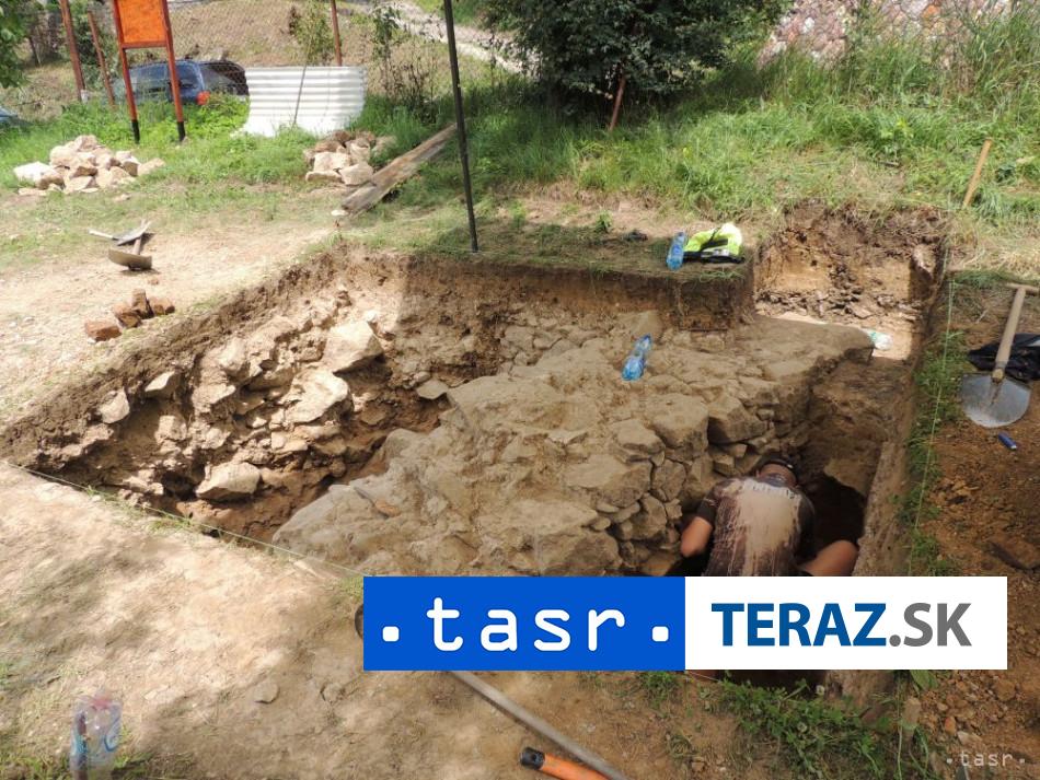 Zosuv pody v bani na zlato zabil vyse 100 ludi
