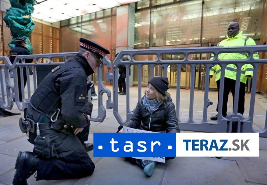 Gretu Thunbergovu prepustili na kauciu v Londyne