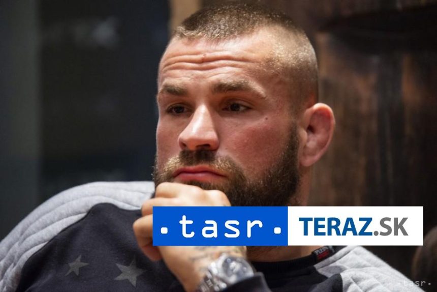 Media Policia zasahovala v dome zapasnika Vemolu a zadrzala ho