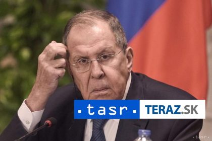 Ukrajina zautocila dronmi na Putinovu rezidenciu tvrdi Lavrov