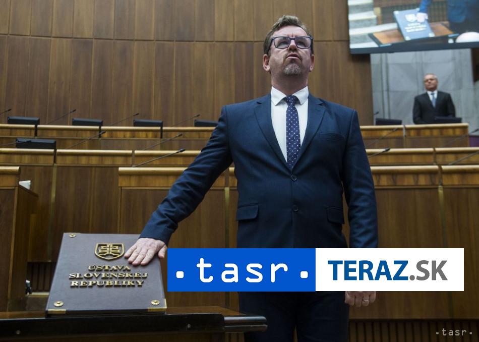 M Smilnak sa vzda svojho poslaneckeho mandatu