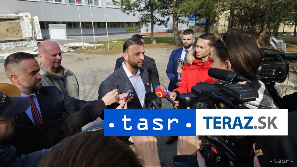 Sutaj Estok Pad strechy budovy mohlo sposobit aj nedavne zemetrasenie