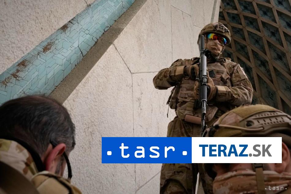 Troch reformatorov v Irane prepustili z vazby na kauciu