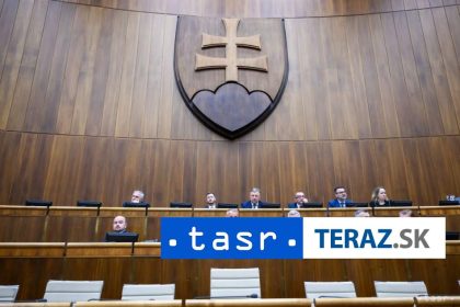 Poslanci ukoncili den opozicnou novelou o verejnych vodovodoch