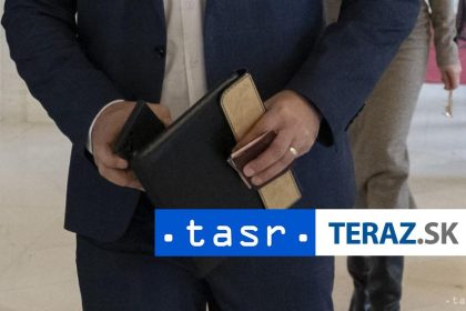 Slovclean dorazne odmieta prepojenia na politiku