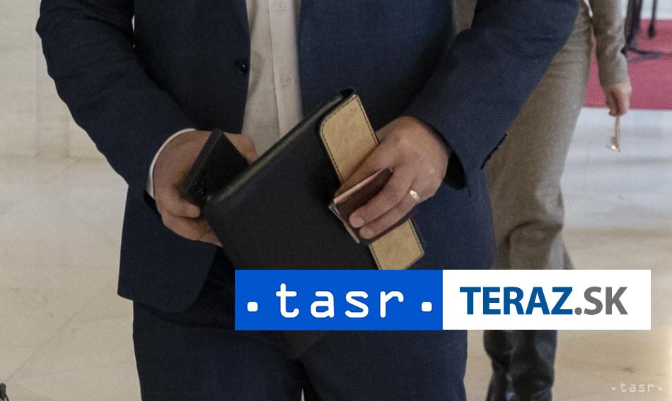 Slovclean dorazne odmieta prepojenia na politiku