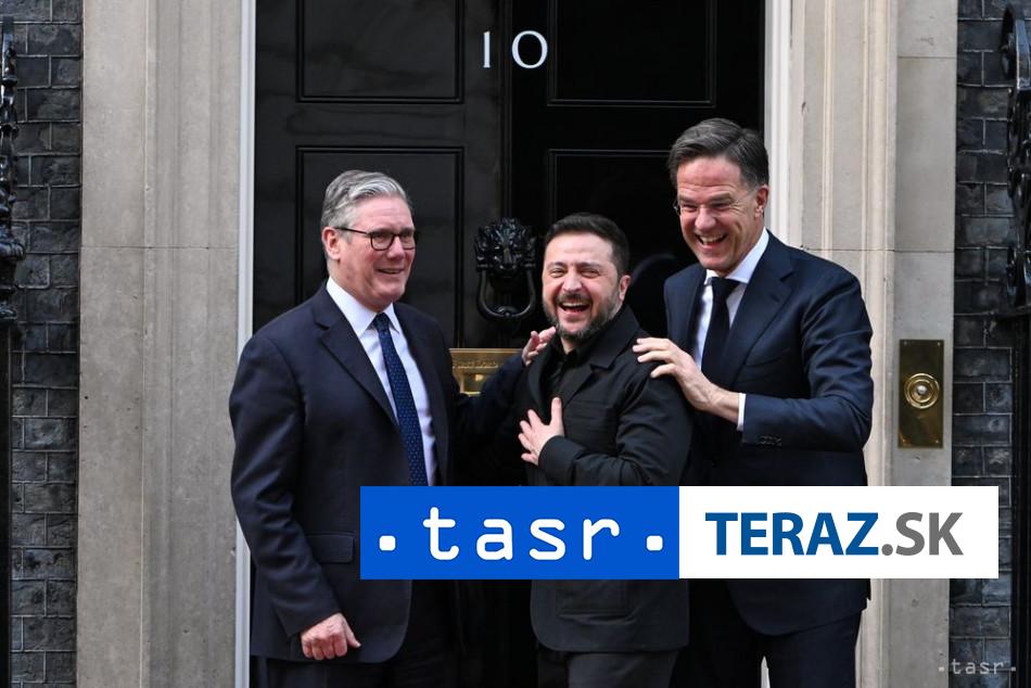 Starmer pri prijati Zelenskeho Putin nesmie profitovat z vojny v Iraku