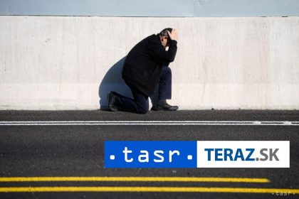 Trosky rakiet poskodili lietadla na letisku pri Tel Avive