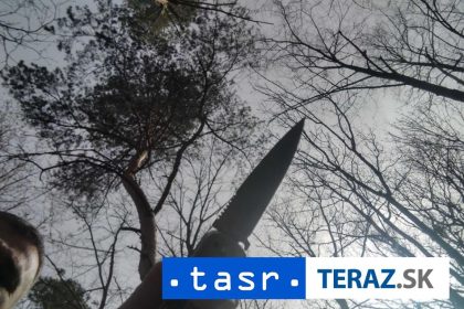 UTOK NOZOM Agresivny muz zranil dvoch ludi