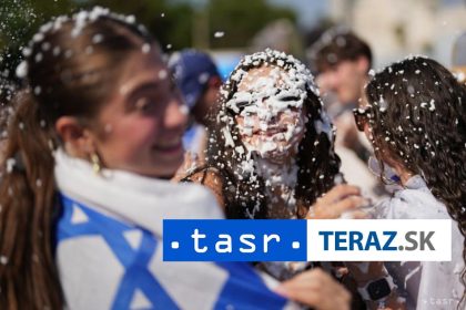 V Izraeli sa konali demonstraicie proti vojne zadrzali niekolko osob