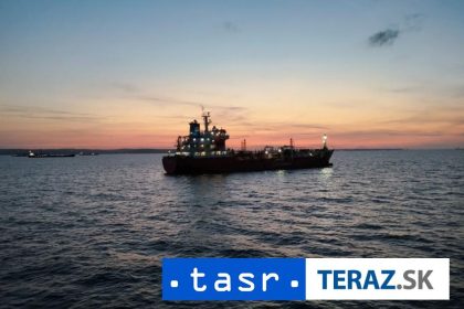 zdroj reuters lode dostavaju upozornenie ze prechod cez hormuz je zakazany