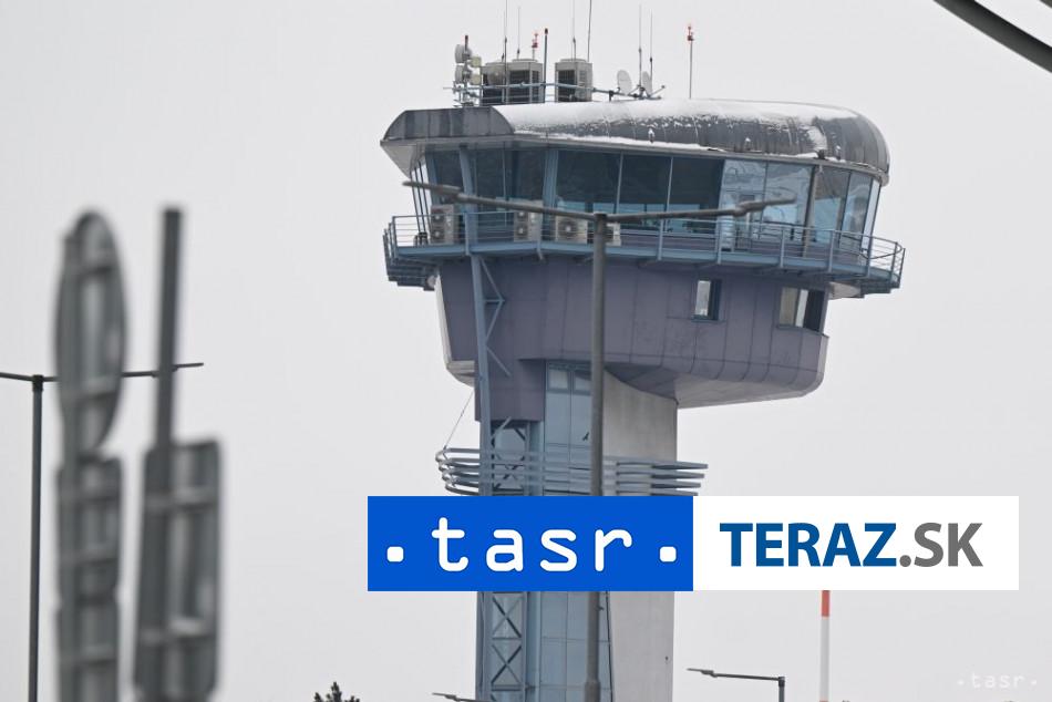 Cestujuci v problemoch Po incidente hlasia oneskorenia a zrusenia letov