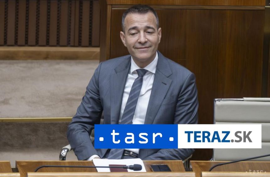 Poslanci nezacali rokovat o odvolavani Druckera navrh odlozili
