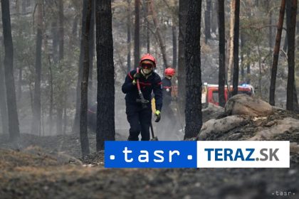 Hasici zastavili sirenie poziarov v lese Fontainebleau pri Parizi