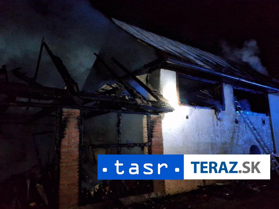 POZIAR RODINNYCH DOMOV V DUBRAVICI SKODA SA ODHADUJE NA 300000 EUR