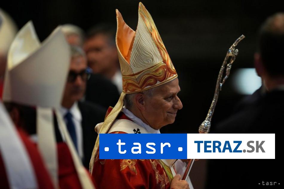 Papez zacal svoj letny pobyt v Castel Gandolfo