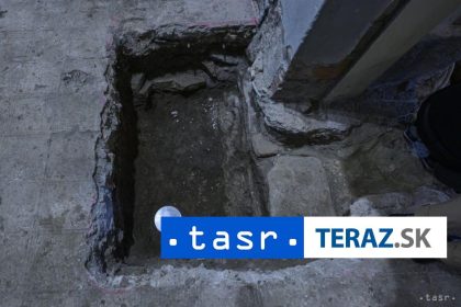 Do podlahy kostola v Smizanoch umiestnili casovu schranku